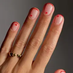 Kim Kardashian manicure francuski: najnowsze trendy i unikalne style