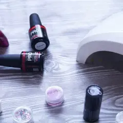 Czy warto kupić zestaw do manicure hybrydowego? Oto prawda o kosztach i efektach