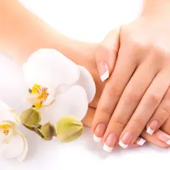 Manicure hybrydowy French – co to jest i dlaczego warto go wybrać?
