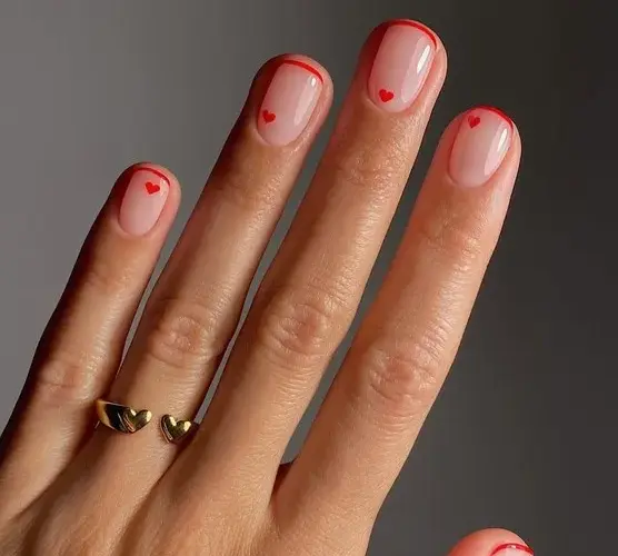 Kim Kardashian manicure francuski: najnowsze trendy i unikalne style