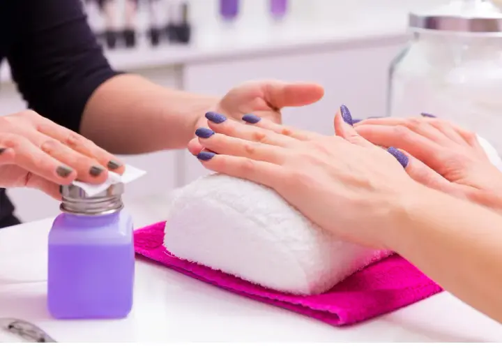 Jakiej firmy zestaw do manicure hybrydowego wybrać, aby zaoszczędzić?