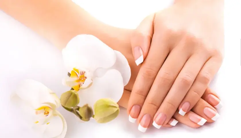 Manicure hybrydowy French – co to jest i dlaczego warto go wybrać?