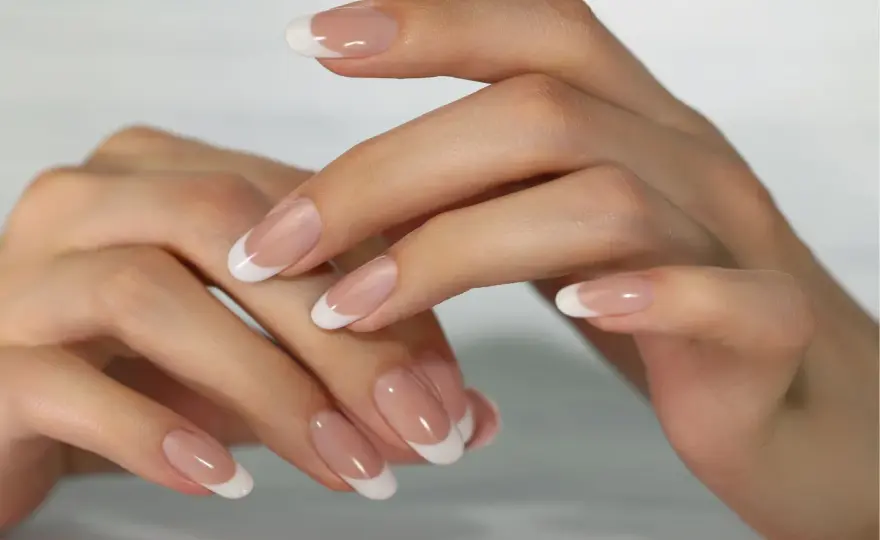 Manicure klasyczny co to jest? Odkryj jego zalety i przebieg