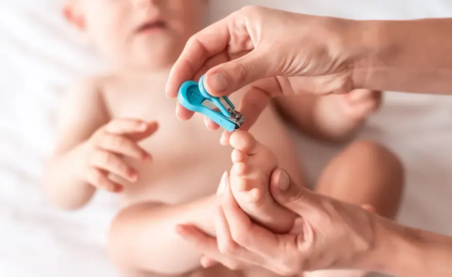 Jak obcinać dziecku paznokcie u nóg bez stresu i bezpiecznie